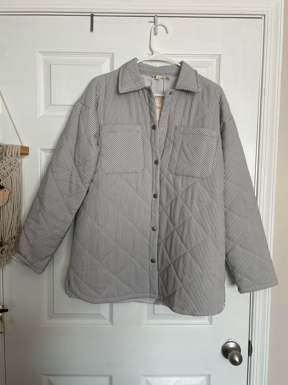 NWT Hem & Thread Women’s size Small Quilted Striped Jacket - Gray/White